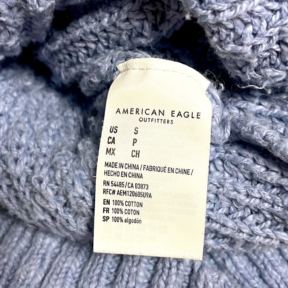 American Eagle Blue V- neck knit sweater. - Picture 4 of 5